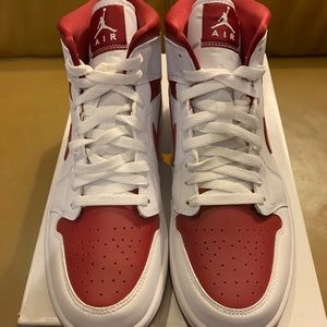 WMNS AIR JORDAN 1 MID size 11 White/Pomegranate-white Blanc/Blanc/Grenade. NEW